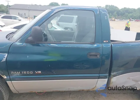 1998 Dodge Ram 1500 St из США, поврежденный, VIN 1B7HC16Y2WS538256